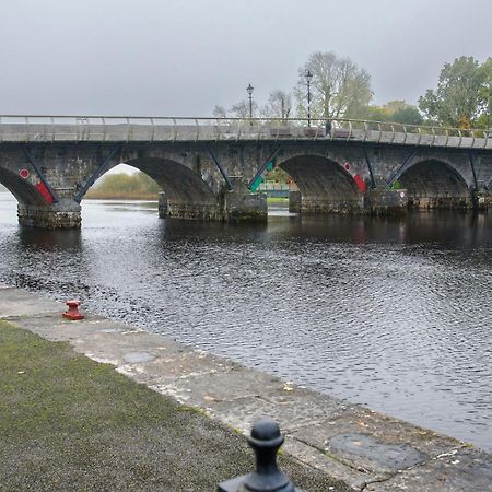 Waterfront Self Catering Houses Carrick on Shannon Buitenkant foto