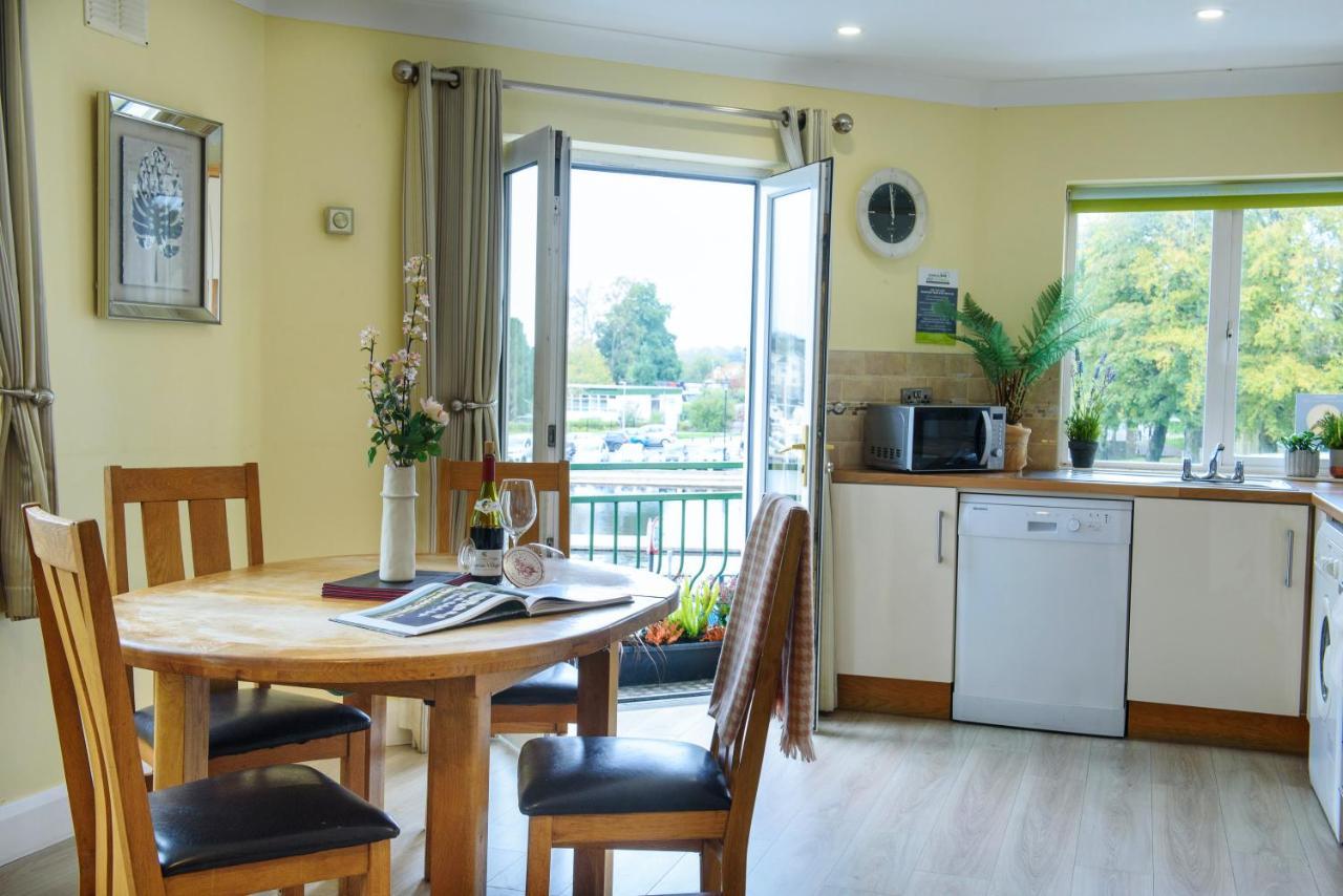 Waterfront Self Catering Houses Carrick on Shannon Buitenkant foto