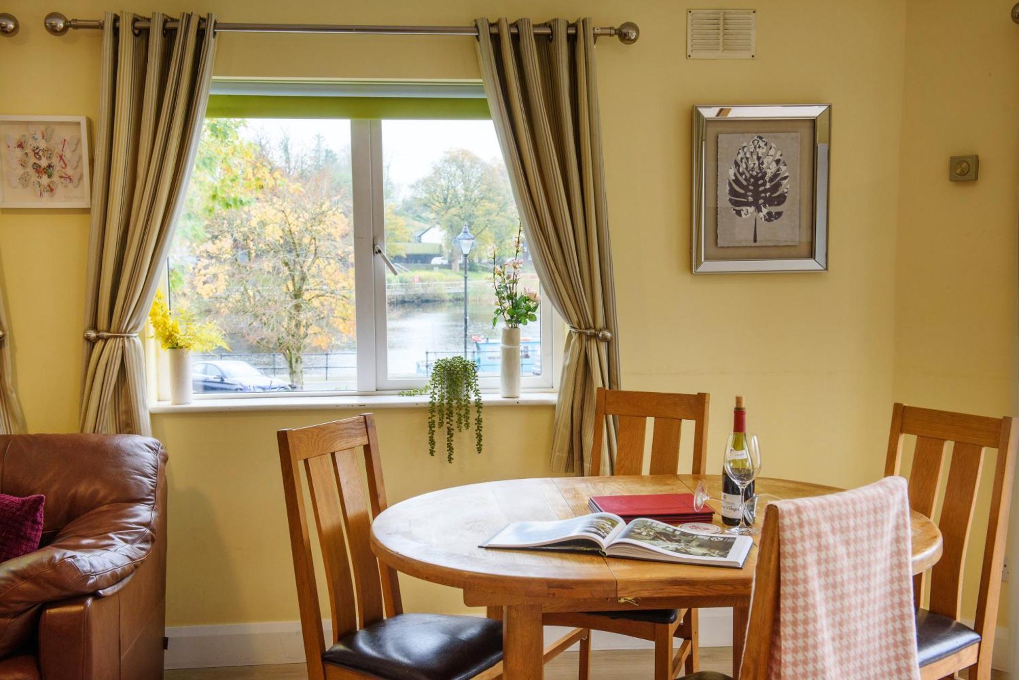 Waterfront Self Catering Houses Carrick on Shannon Buitenkant foto