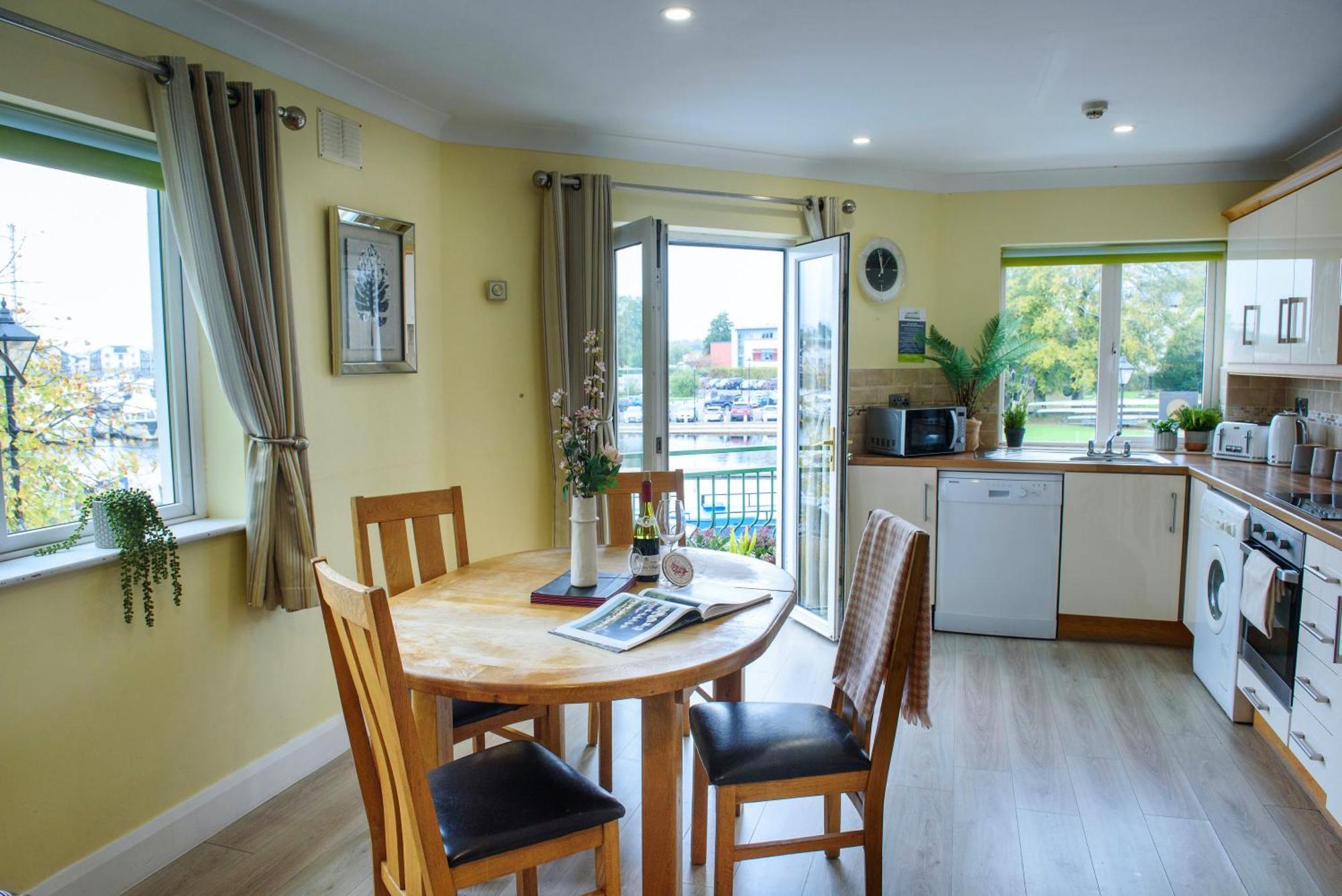 Waterfront Self Catering Houses Carrick on Shannon Buitenkant foto
